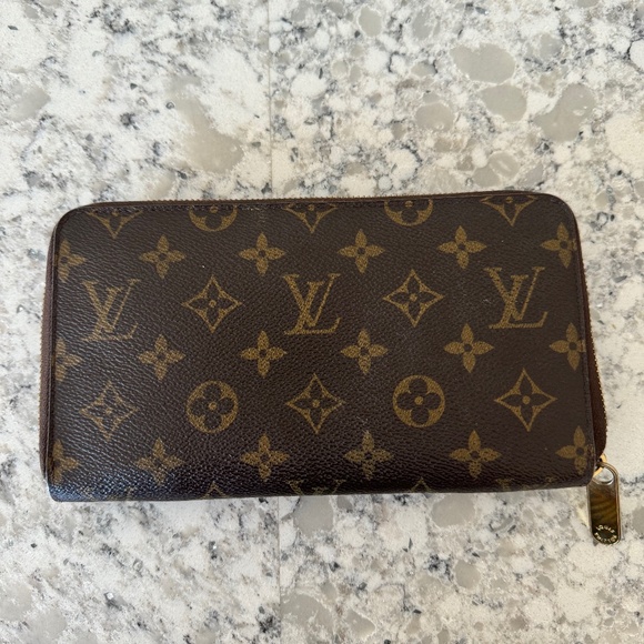 AUTHENIC LOUIS VUITTON LARGE ZIPPY ORGANIZER  WALLET IN MONOGRAM - Picture 1 of 10